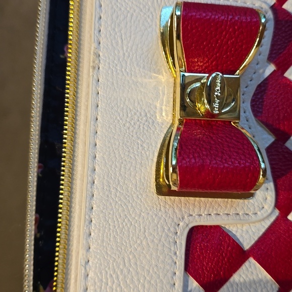 Betsey Johnson Unbeweavable Satchel white and fushia - Picture 12 of 16